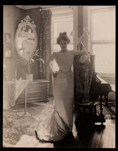 Portret van Mevrouw Elliott of haar vrouwelijke familielid, 1902